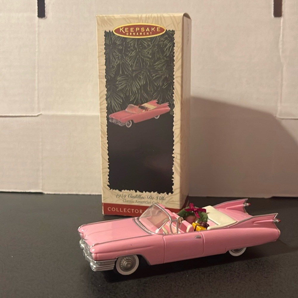 - 🎄 Hallmark 1959 Cadillac DeVille ~ Classic American Cars Ornament 🎄